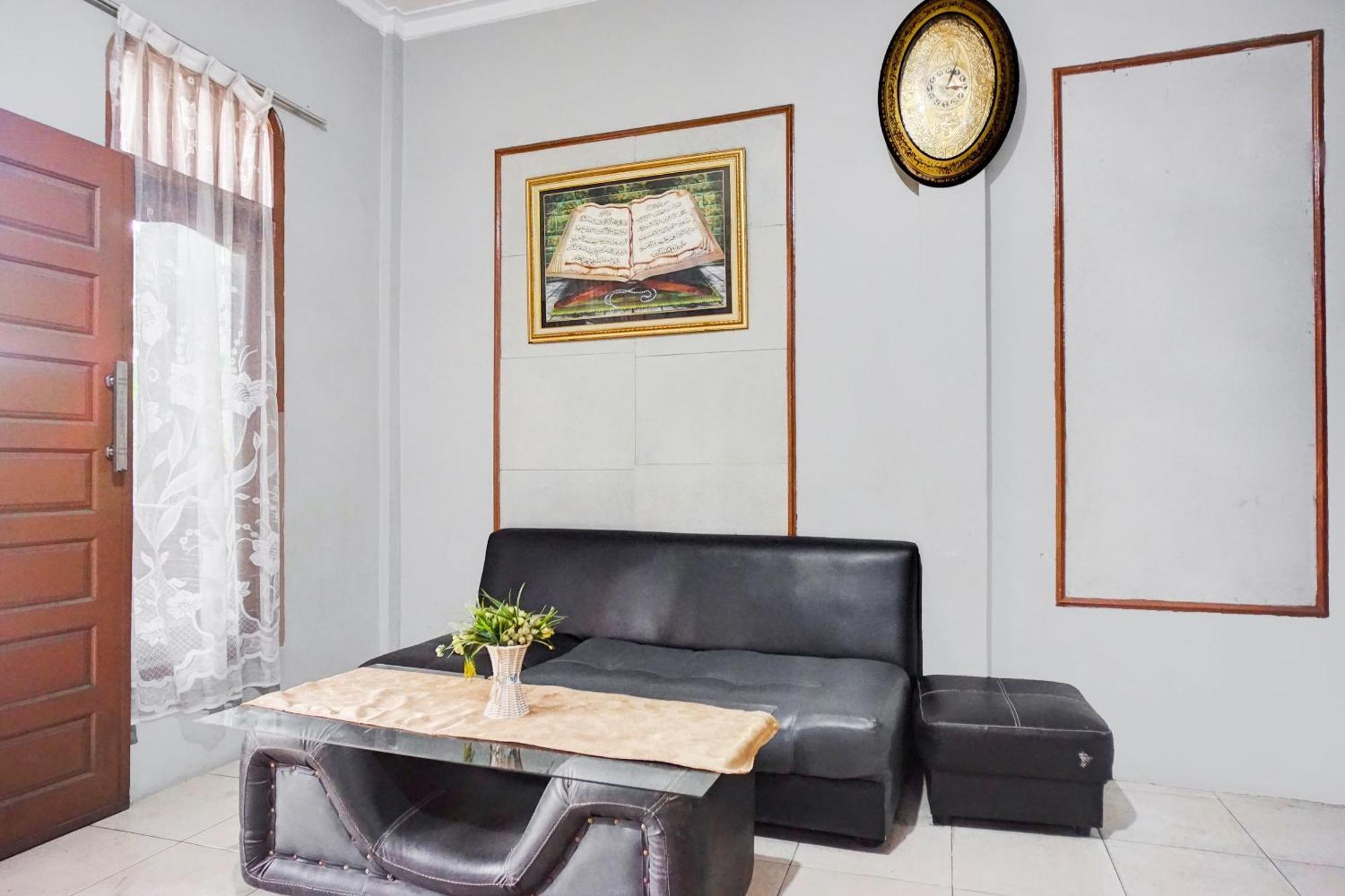 Oyo 93071 Home Stay Kembar Syariah Binjai Exteriér fotografie