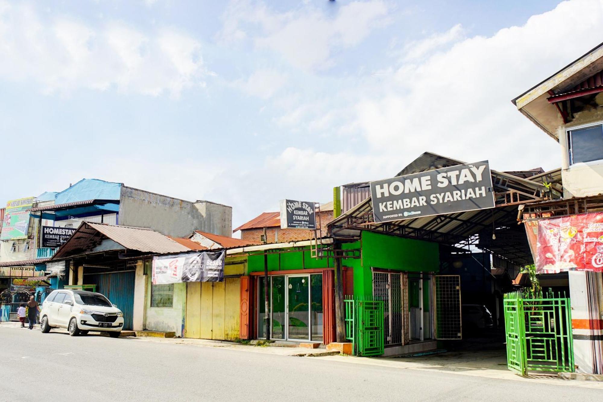 Oyo 93071 Home Stay Kembar Syariah Binjai Exteriér fotografie