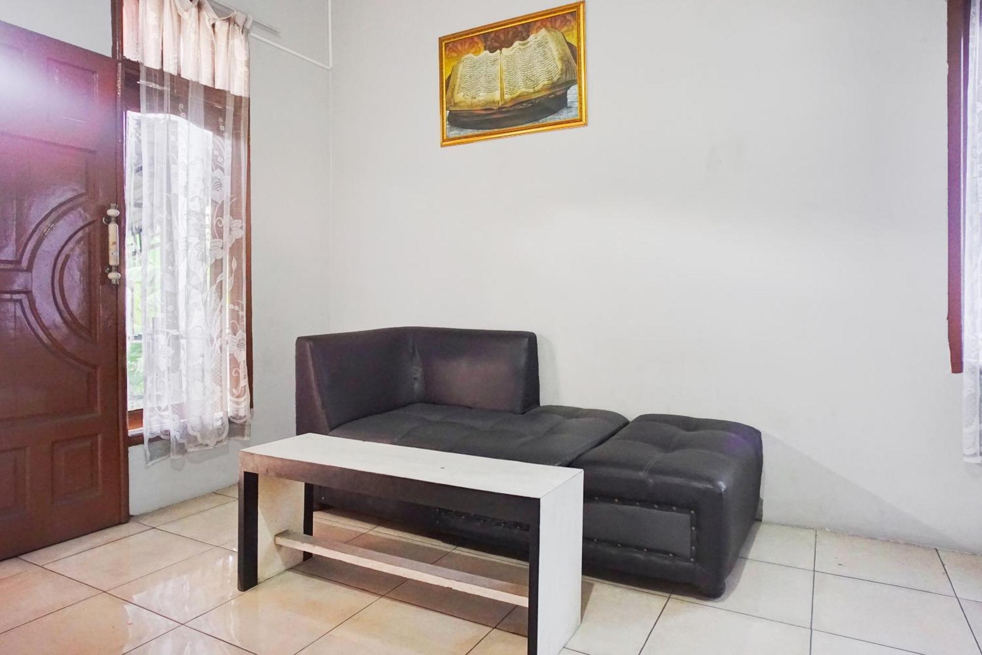 Oyo 93071 Home Stay Kembar Syariah Binjai Exteriér fotografie