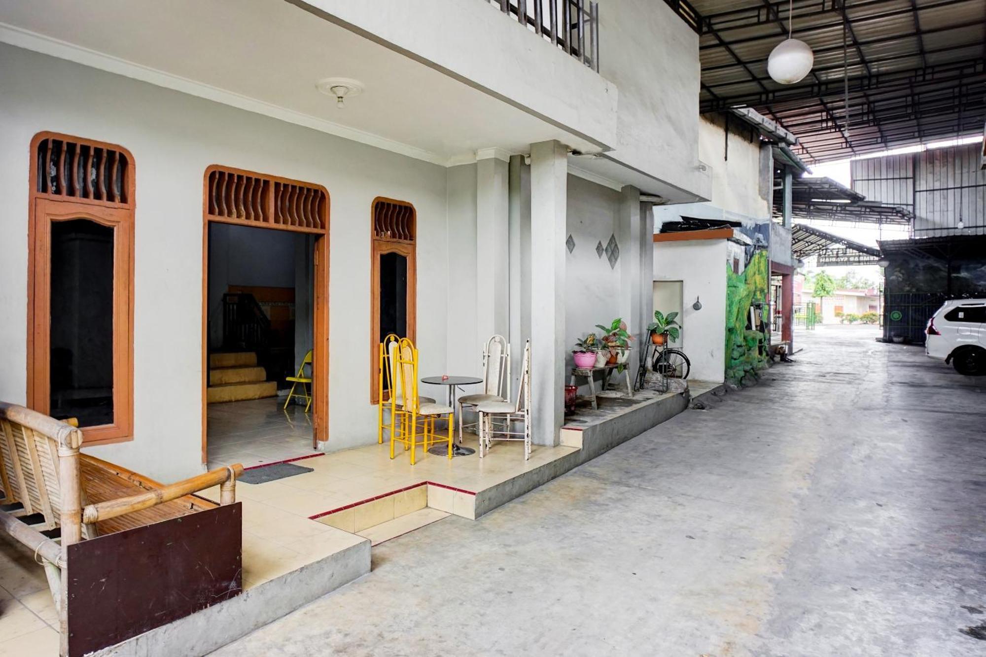 Oyo 93071 Home Stay Kembar Syariah Binjai Exteriér fotografie